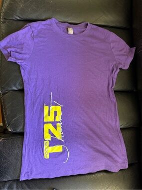 Beachbody Shaun T. T25 Autographed Print Shirt Short sleeve Tee NEW Small Purple